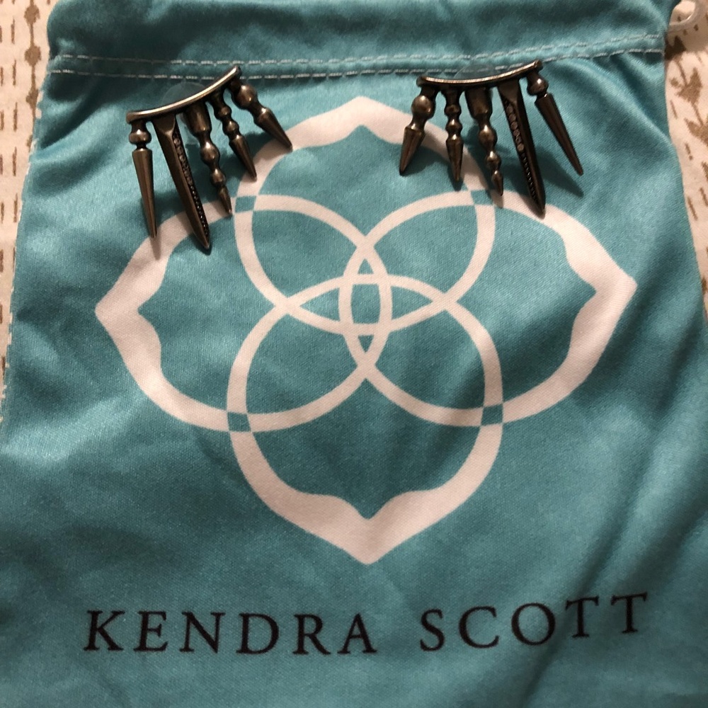 Kendra Scott sawyer earrings